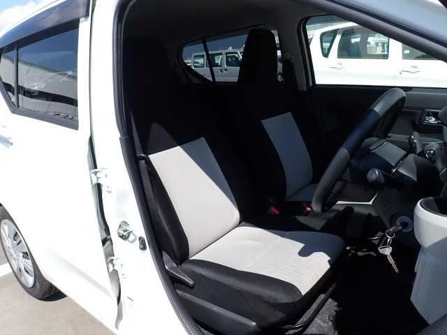 Daihatsu Mira e:S LA350S 2021